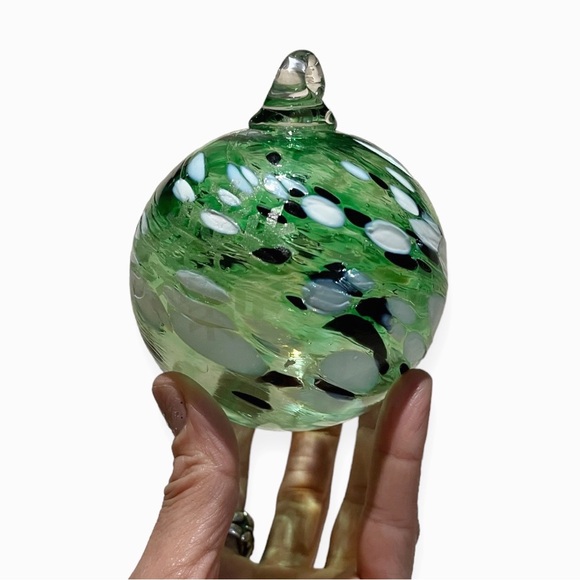 Vintage Eric Cortina Hand Blown Art Glass 3.5" Green/White/Black Glass Ornament - Picture 2 of 6